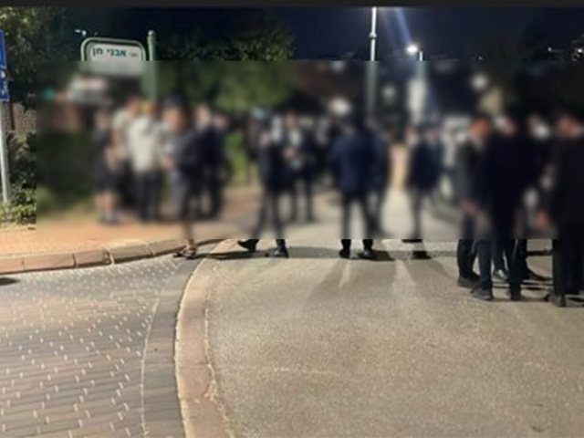 הפגנת החרדים מחוץ לביתו של קצין צה:ל (פרסום על פי סעיך 27א חוק זכויות יוצרים)