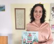בין גלימה לחרוזים: עוה"ד הנס ציונית שירי מלכי מנגישה את ביהמ"ש לילדים, בספר הילדים שכתבה. 