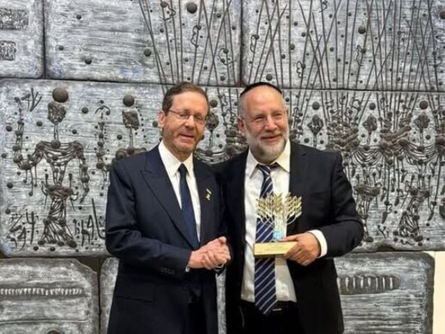 פייסבוק, לפי סעיף 27