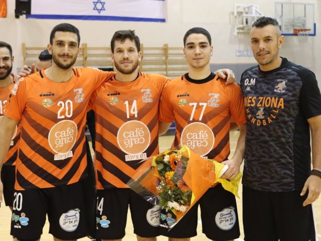 א.כ.