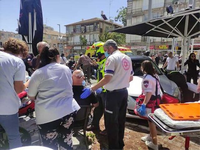 תאונה בית קפה בבת ים צילום דוברות מדא