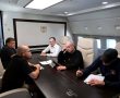 ירושלמי 'משלנו': זוהה האלמוני ליד נתניהו במטוס 'כנף ציון'