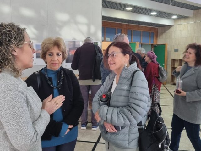 מפגש אזרחים ותיקים בכיתות ותיקים מ.א גזר צילום סקופר 
