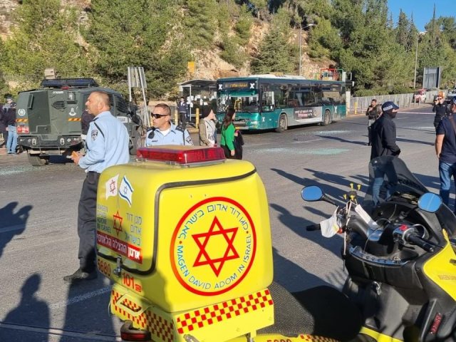 זירת הפיגוע בצומת רמות בירושלים - צילום תיעוד מבצעי מדא 23.11.22