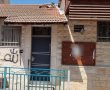 מלחמת הדתות ברמלה עולה מדרגה: תושבת העיר נעצרה בחשד לריסוס כתובות בערבית על בית כנסת וכנסייה בעיר