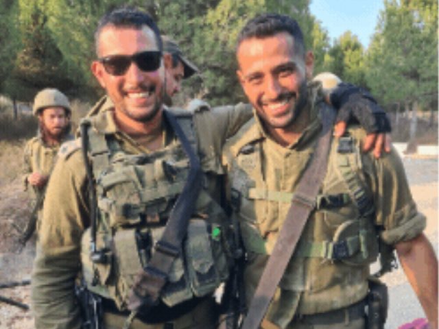 רס״ן אור יול עם אחיו הצעיר סרן (מיל׳) יונתן יול צילום דובר צהל 