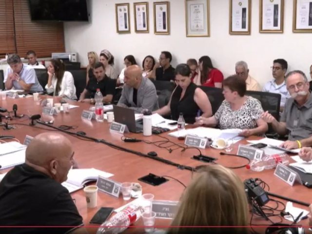 מליאת מ. העיר בישיבה. ארכיון