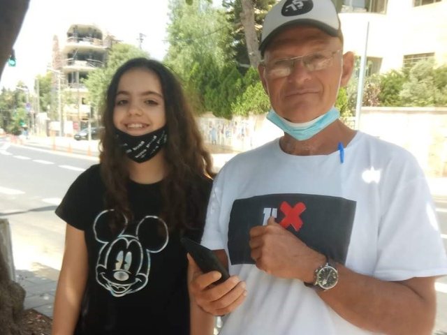 נוגה עם אמיר השכל צילום עצמי 