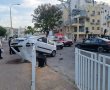 בלב רובע ז': הרכב התנגש ועלה על גדר מדרכה בסמיכות לילדים 