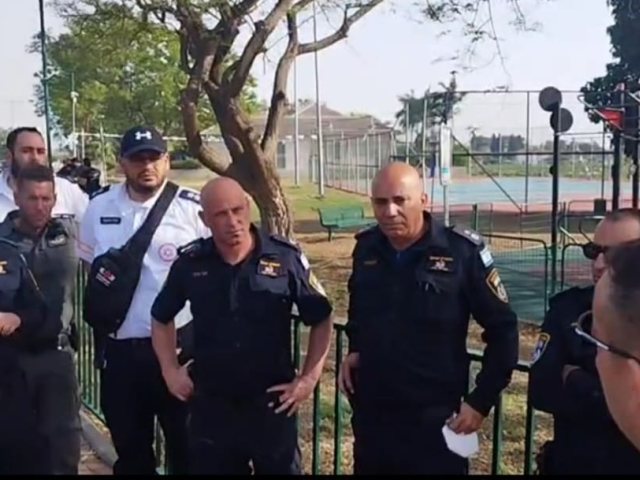 הערכת מצב סמוך לכביש 42 צילום דוברות המשטרה