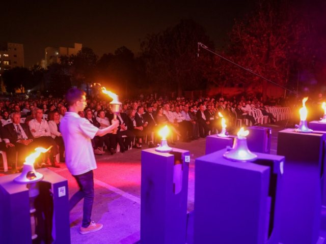 טקסי יום הזיכרון לחללי מערכות ישראל ונפגעי פעולות האיבה בנס ציונה צילום דוברות 
