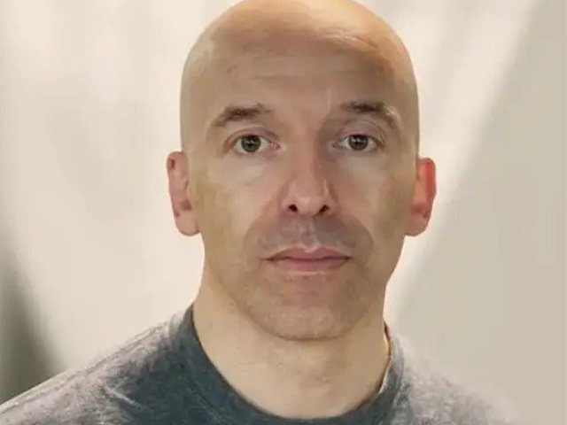 תמונה נדירה. האיש נמנע מלהצטלם