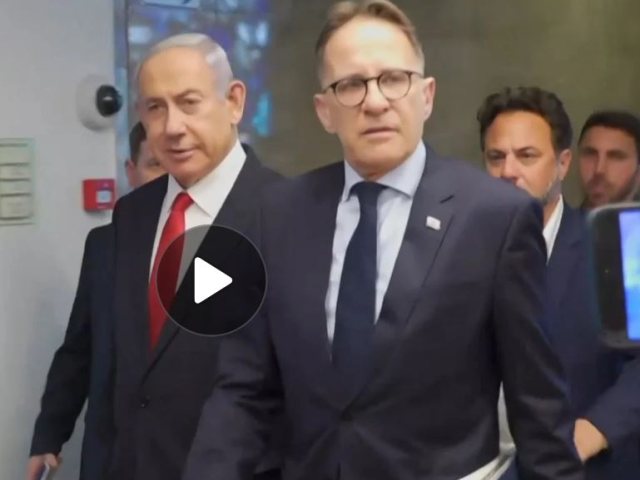 מי צועד תמיד ראשון... נתניהו וברוורמן, צילום מסך כאן 11