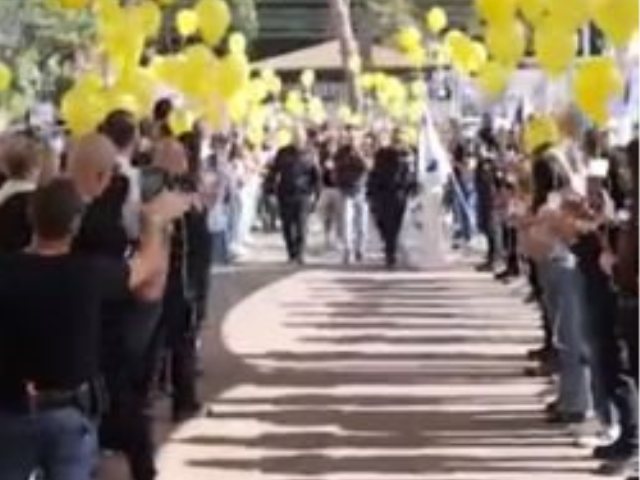 שוטרי מחוז מרכז  ערכו היום  טקס "יום הולדת 19" לחטוף תמיר נמרודי. צפו בווידאו המרגש 