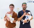 מרגש: הלוחם שנפצע והרופא שהצילו עם תינוקות בני יומם הלבושים בסמלי היום