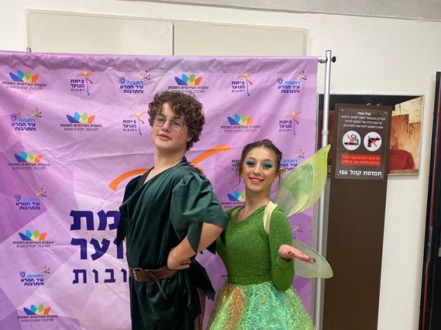 ליהיא וגולן משתתפי המחזמר פיטר פן רחובות חנוכה 2022 צילום יחצ 