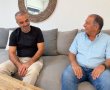 ראש עיריית נס ציונה הגיע הבוקר לביתו של יניב חיון ובישר לו: ״נעניק לך את אות גיבור העיר״