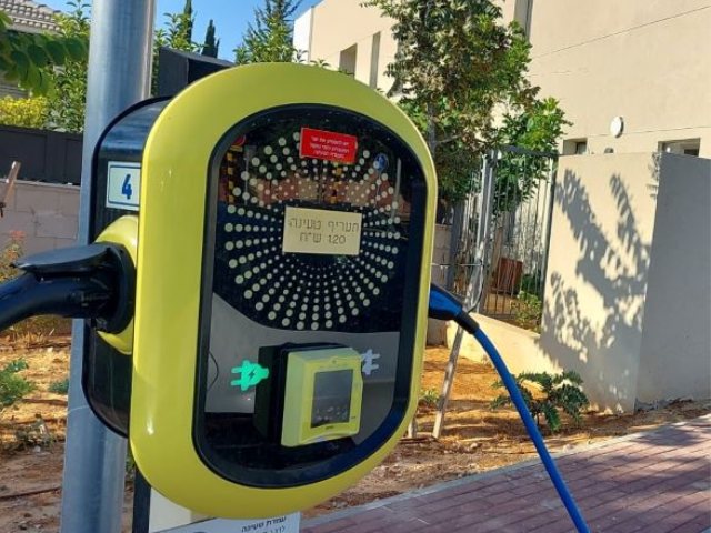 עמדת טעינה חשמלית