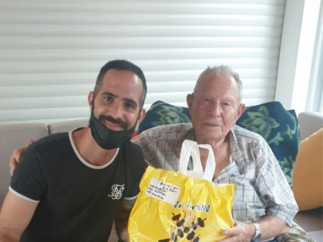 עמית