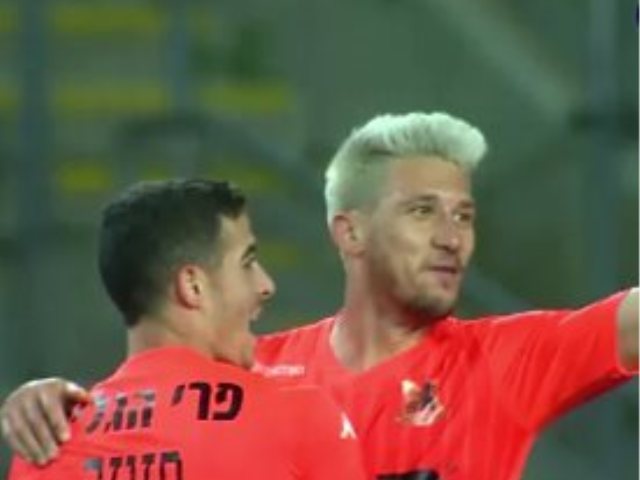 יתעורר מול רמת השרון?. יאקוב סילבסטר חלוץ הסקציה צילום מסך יוטיוב 
