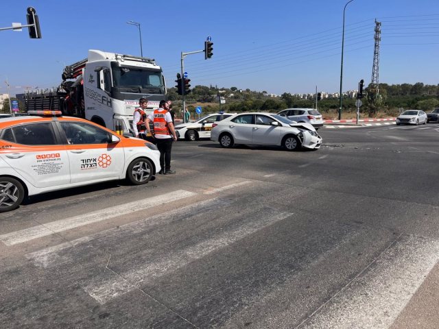 תאונת דרכים בנס ציונה צילום יהונתן עוזיהו דוברות אונליין שפלה איחוד הצלה