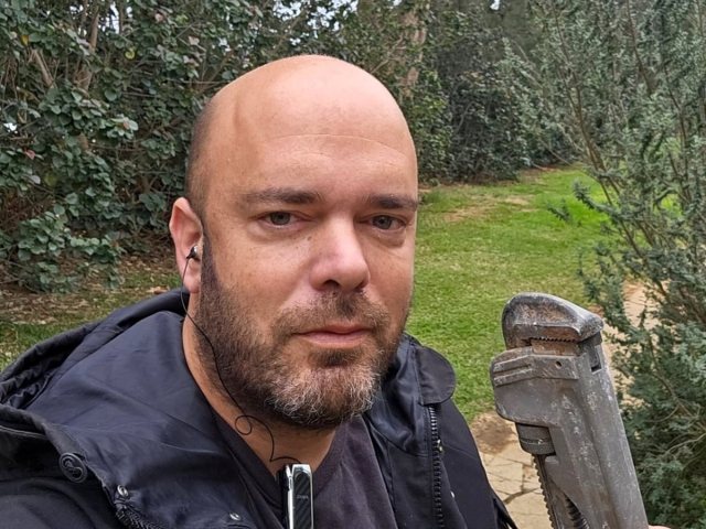 יותם טוכשניידר אינסטלטור מנאות מרדכי צילום אלבום פרטי