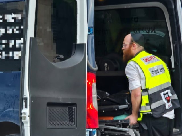 גבר כבן 83 נמצא ללא רוח חיים בביתו בראשון לציון צילום דוברות זק"א הנקודה 