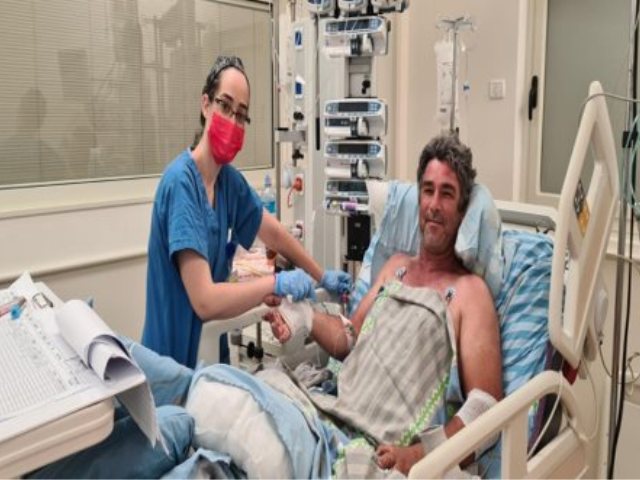 דר מיטל זיקרי דיטש והשכן אלי מוזס במרכז הרפואי קפלן  