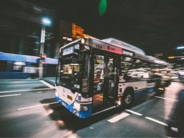  קווי לילה 2022 אוטובוס מנס ציונה לתל אביב ומוקדי הבילוי באזור  https://pixabay.com 