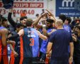 חוגגים בסיום המשחק מול ירושליים. צילום: עמית סמיקט