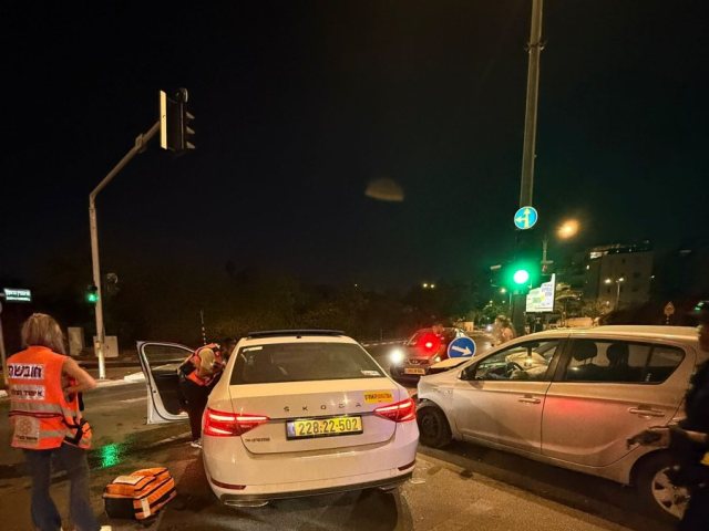 תאונה עם מעורבות שני כלי רכב אירעה בשדרות יצחק רבין בנס ציונה.