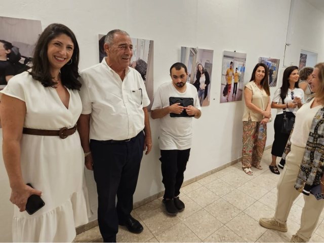 הצעיר בעל הצרכים המיוחדים התגלה כצלם מחונן, פתיחת התערוכה