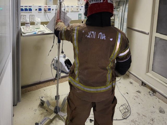 לוחם אש בפעולה בקפלן. צילום: כבאות והצלה