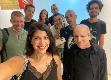 דני סנדרסון ומעריצים במופע הקודם בנס ציונה צילום ארכיון נס ציונה נט 