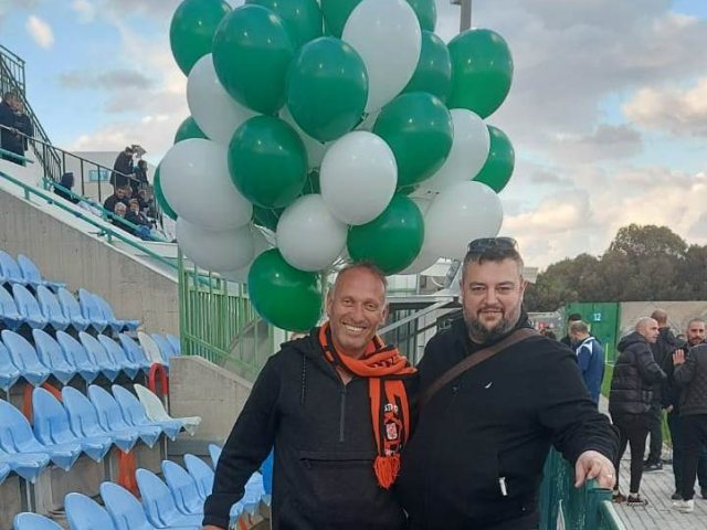 רמי קוסטוקובסקי, מנכ"ל חברת קרדיט קלין, והזוכה בהגרלה, מר חיים סרנגה  צילום: אושרת בתגדי