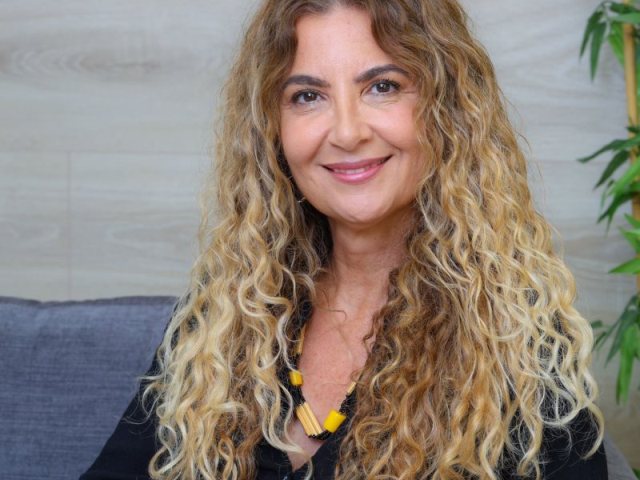 יואלה תבור. בקרוב- מנהלת אגף הרווחה והשירותים החברתיים בעיריית נס ציונה.