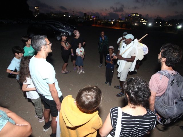 מסע לילי לאור ירח  ברחובות משחזרים את המסע הרגלי של יהודי אתיופיה לארץ ישראל צילום אולפני רחובות