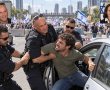זוכה מאישום ניסיון לדריסת ס. מפקד תחנת רחובות בהפגנה בגדרה,  - עקב סתירות בעדויות השוטרים