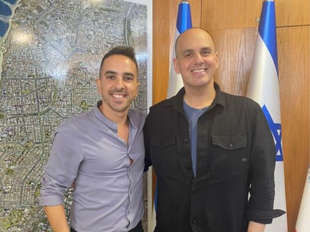 עמרי רווח עם צביק'ה ברוט ראש העיר בת ים