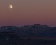 depositphotos  ירח מלא במדבר